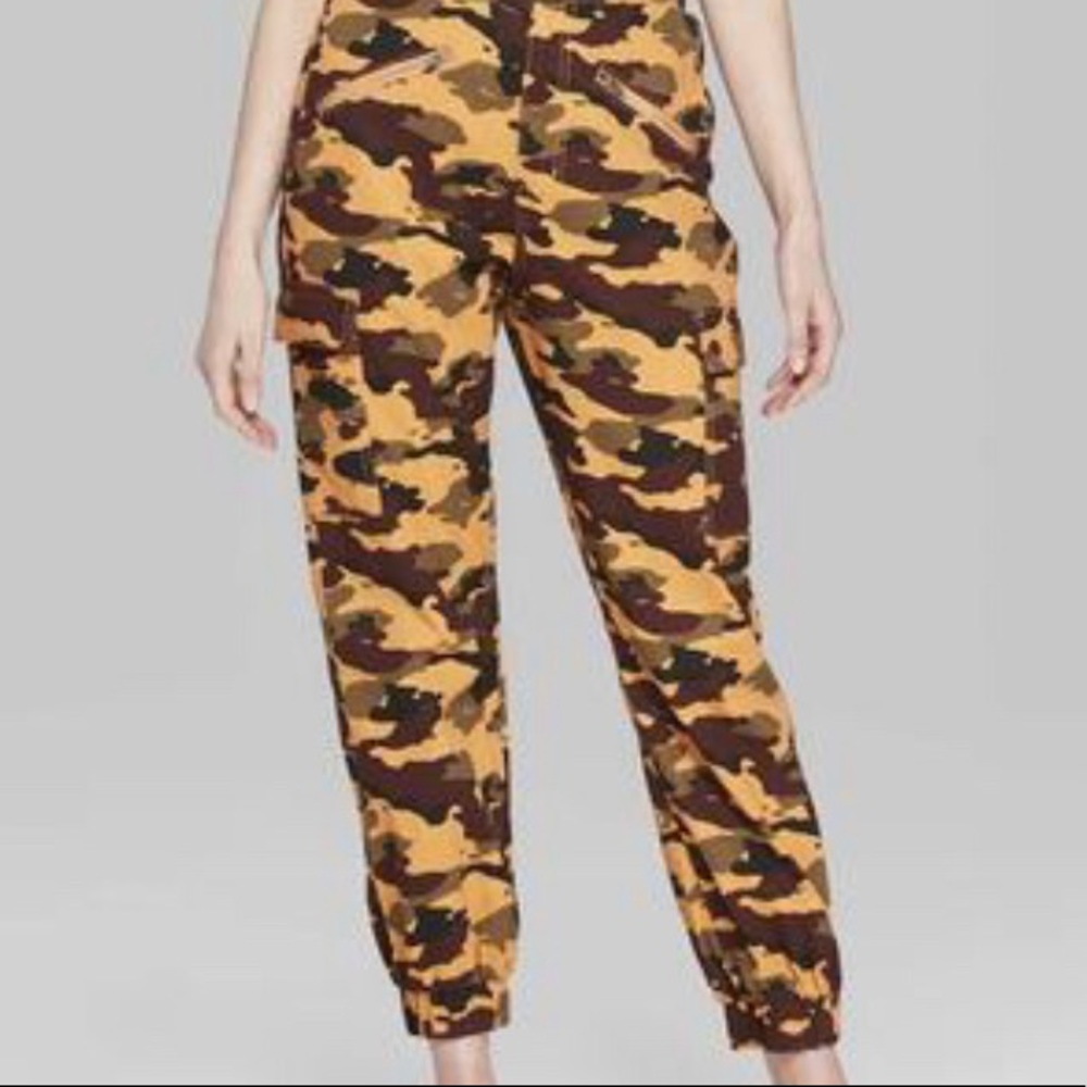 Juniors orange Camo cargo pants